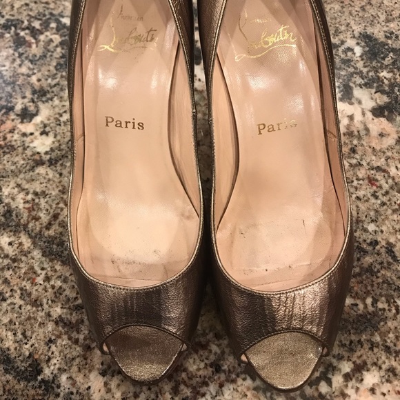 Christian Louboutin gold heels 38.5 - Picture 1 of 7